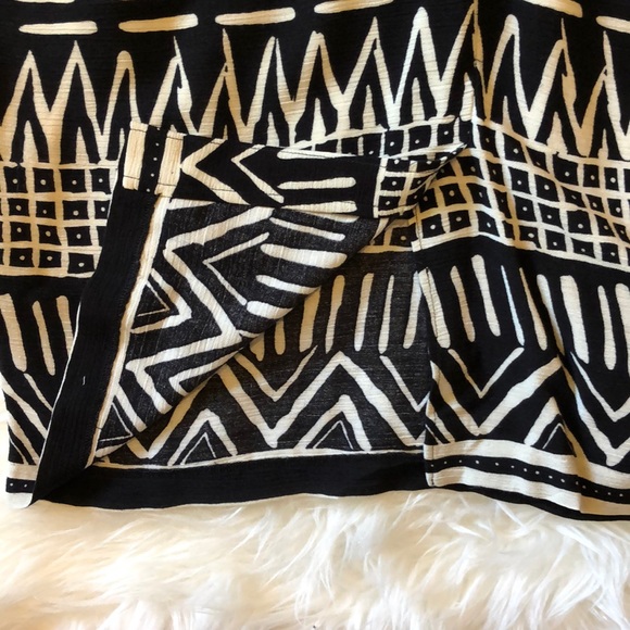 3/$25High waisted Tribal printed black white skirt - Picture 4 of 7